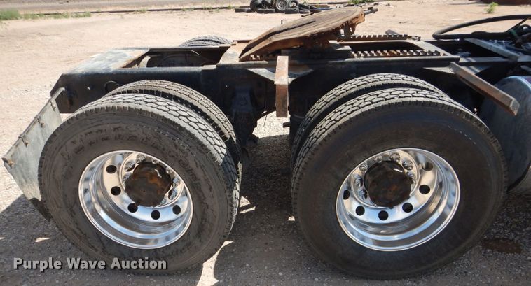 image for item DJ8968 1999 Mack CL700  semi truck