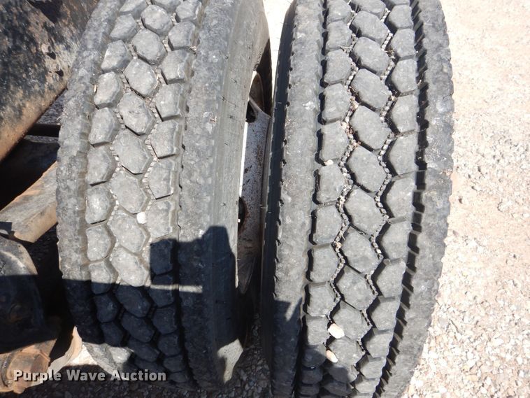 image for item DJ8968 1999 Mack CL700  semi truck