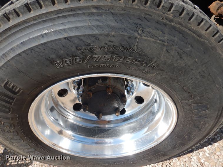 image for item DJ8968 1999 Mack CL700  semi truck