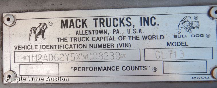 image for item DJ8968 1999 Mack CL700  semi truck