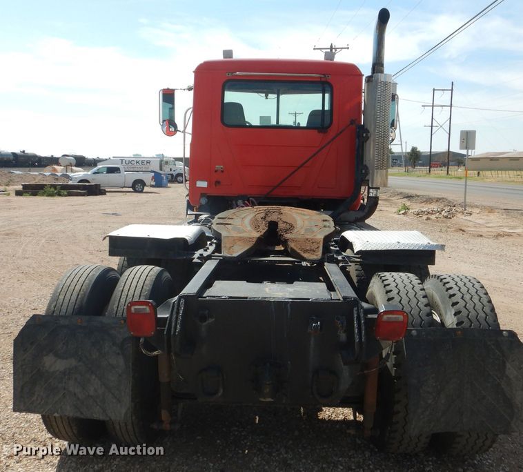 image for item DJ8969 2001 Mack CL713  semi truck