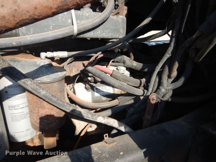 image for item DJ8969 2001 Mack CL713  semi truck