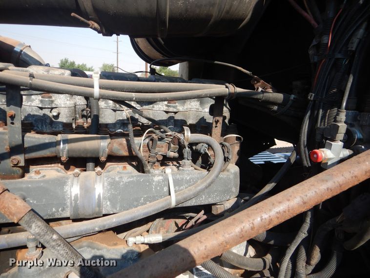 image for item DJ8969 2001 Mack CL713  semi truck