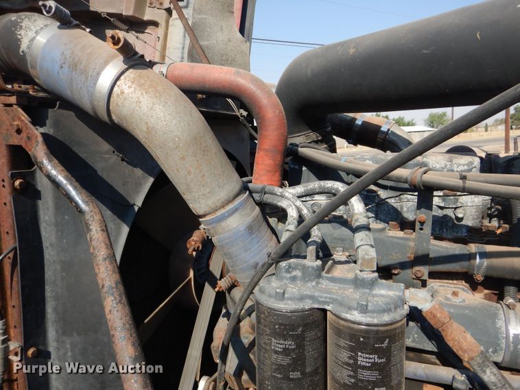 image for item DJ8969 2001 Mack CL713  semi truck