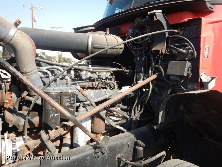 image for item DJ8969 2001 Mack CL713  semi truck