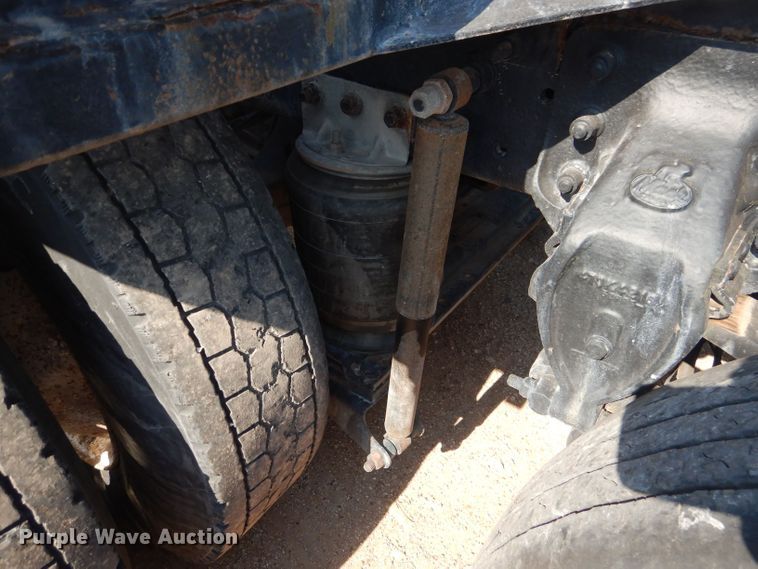 image for item DJ8969 2001 Mack CL713  semi truck