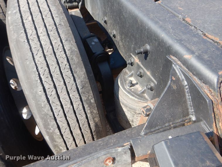 image for item DJ8969 2001 Mack CL713  semi truck