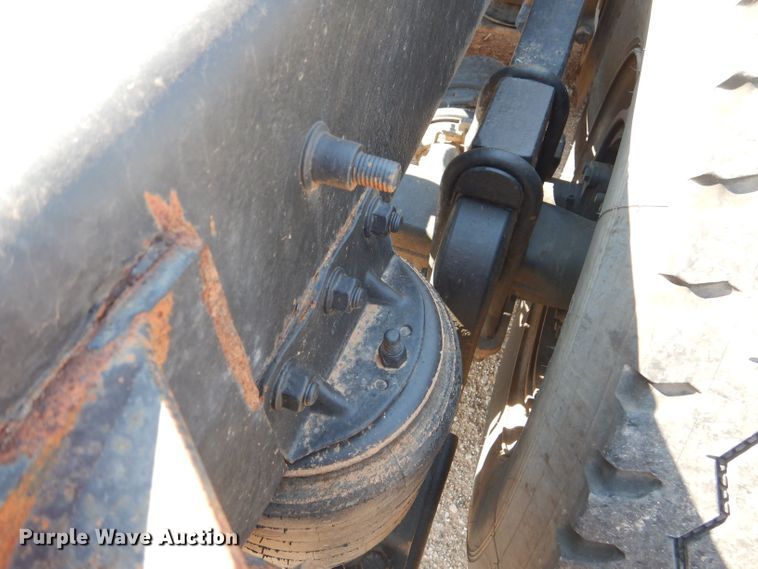 image for item DJ8969 2001 Mack CL713  semi truck