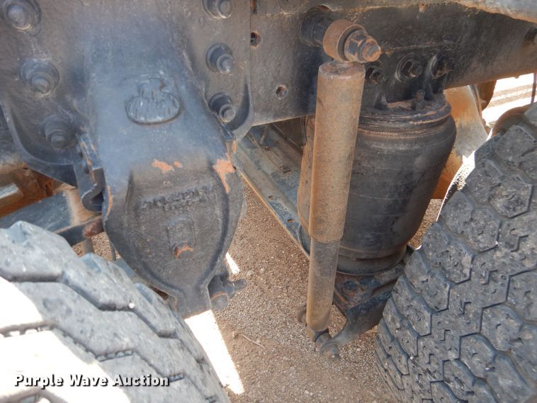 image for item DJ8969 2001 Mack CL713  semi truck