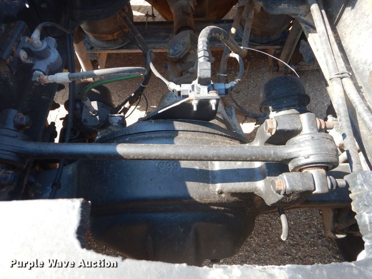 image for item DJ8969 2001 Mack CL713  semi truck