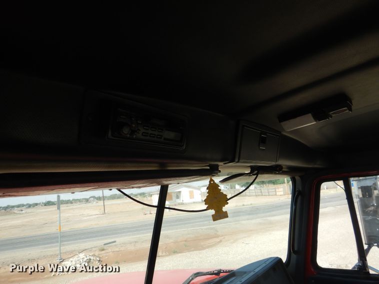 image for item DJ8969 2001 Mack CL713  semi truck