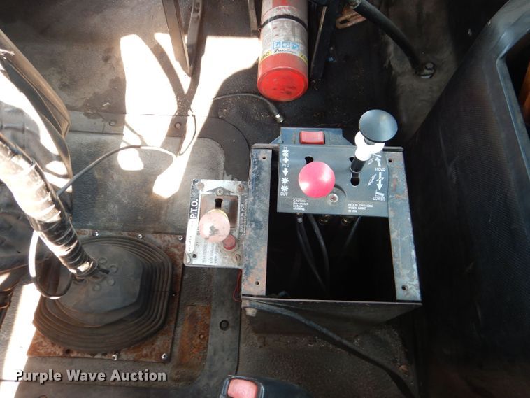 image for item DJ8969 2001 Mack CL713  semi truck