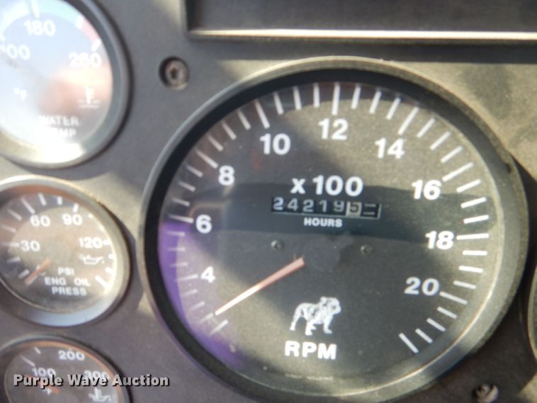 image for item DJ8969 2001 Mack CL713  semi truck