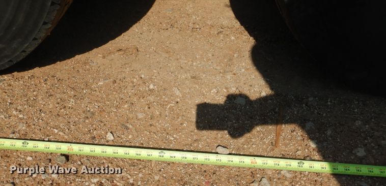 image for item DJ8969 2001 Mack CL713  semi truck