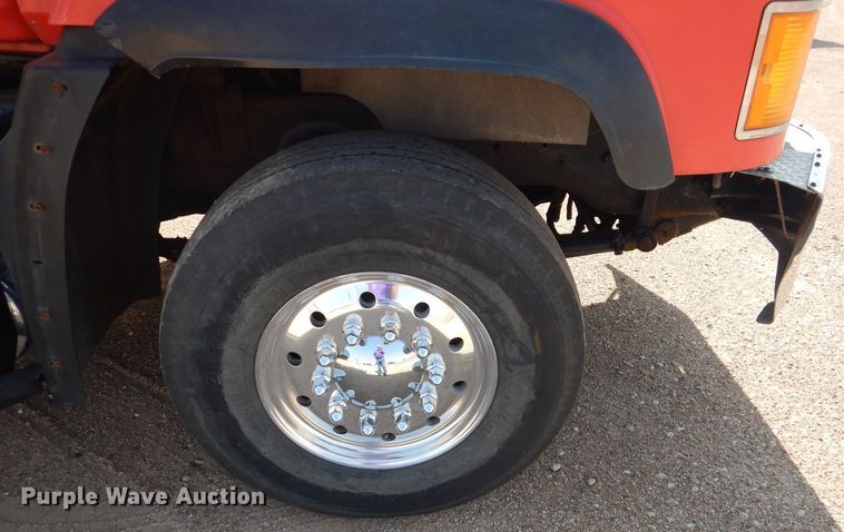 image for item DJ8969 2001 Mack CL713  semi truck