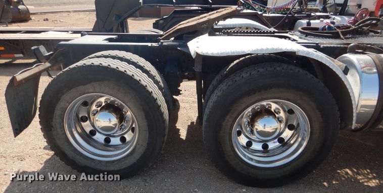 image for item DJ8969 2001 Mack CL713  semi truck