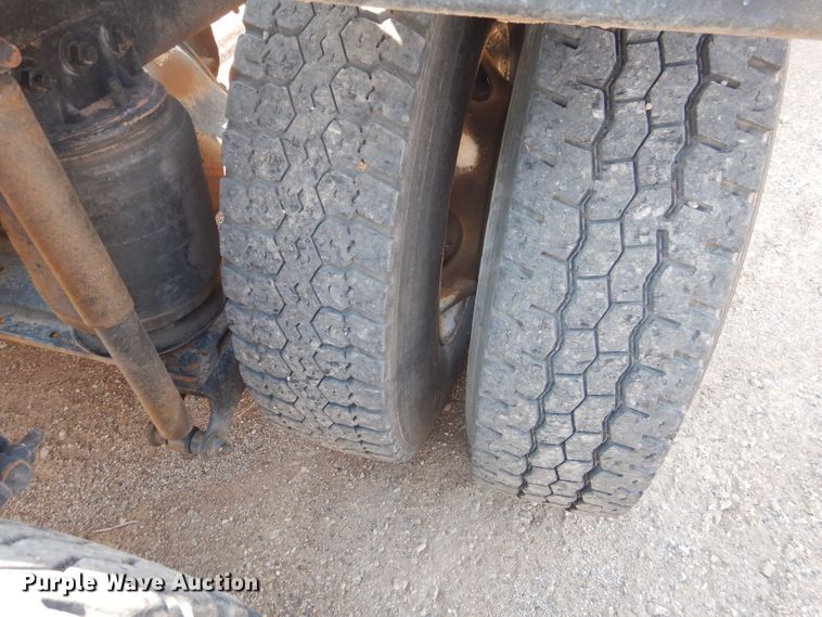 image for item DJ8969 2001 Mack CL713  semi truck