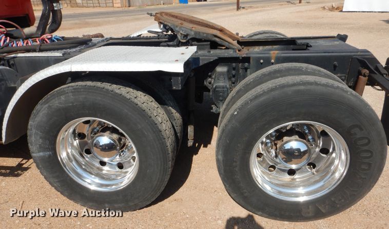 image for item DJ8969 2001 Mack CL713  semi truck