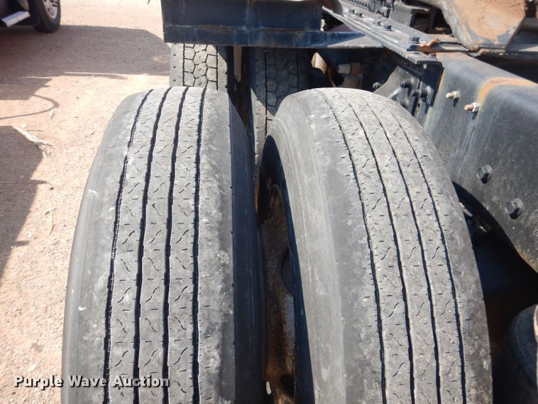 image for item DJ8969 2001 Mack CL713  semi truck