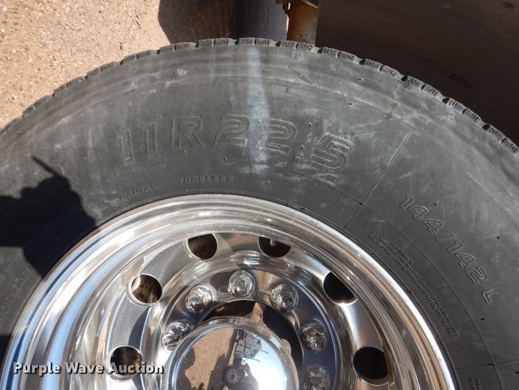 image for item DJ8969 2001 Mack CL713  semi truck