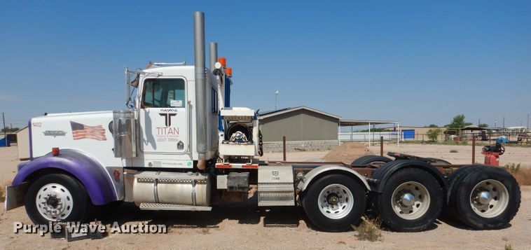 image for item DJ8972 1995 Kenworth W900B  semi truck