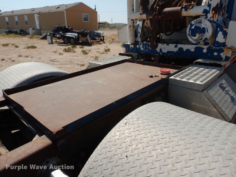 image for item DJ8972 1995 Kenworth W900B  semi truck