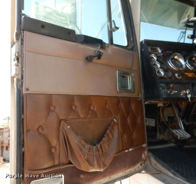 image for item DJ8972 1995 Kenworth W900B  semi truck