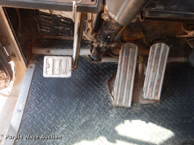 image for item DJ8972 1995 Kenworth W900B  semi truck