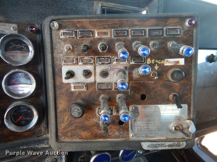 image for item DJ8972 1995 Kenworth W900B  semi truck