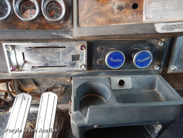 image for item DJ8972 1995 Kenworth W900B  semi truck