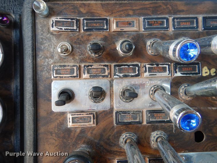 image for item DJ8972 1995 Kenworth W900B  semi truck