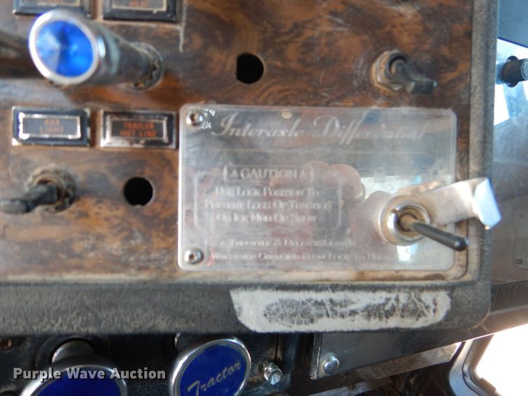 image for item DJ8972 1995 Kenworth W900B  semi truck