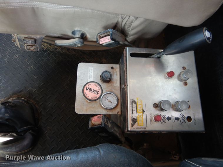 image for item DJ8972 1995 Kenworth W900B  semi truck