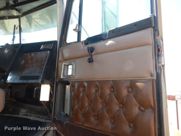 image for item DJ8972 1995 Kenworth W900B  semi truck