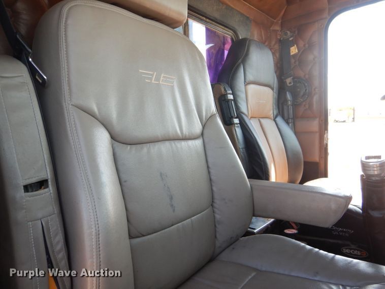 image for item DJ8972 1995 Kenworth W900B  semi truck