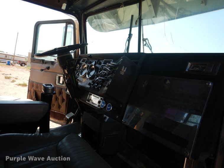 image for item DJ8972 1995 Kenworth W900B  semi truck