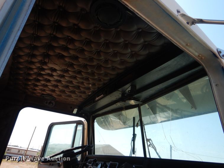 image for item DJ8972 1995 Kenworth W900B  semi truck