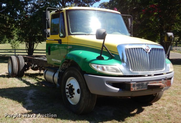 image for item DK0365 2012 International DuraStar 4300  truck cab and chassis