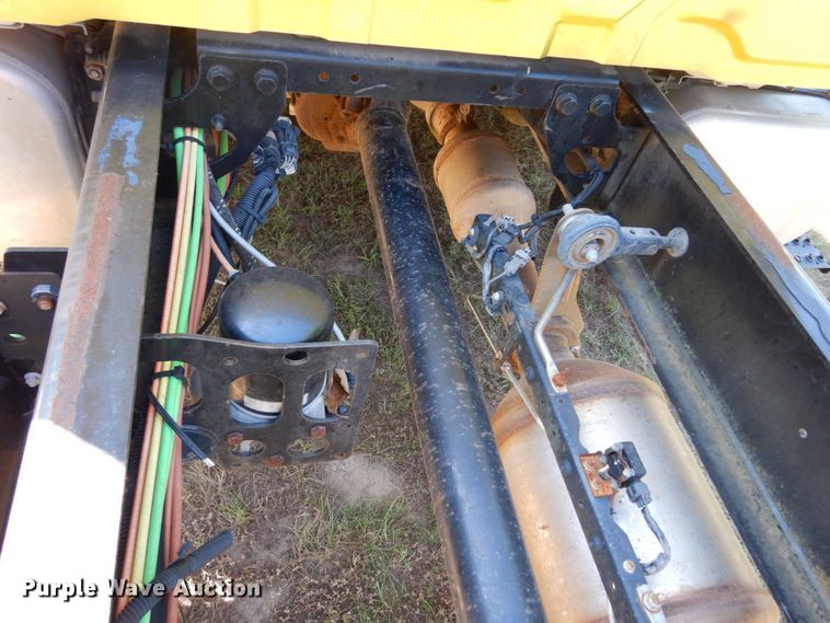 image for item DK0365 2012 International DuraStar 4300  truck cab and chassis