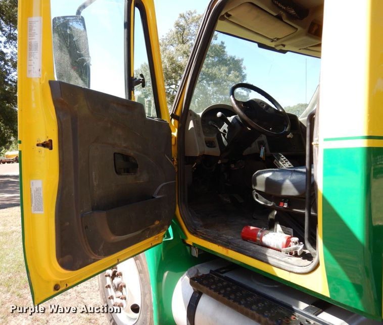 image for item DK0365 2012 International DuraStar 4300  truck cab and chassis