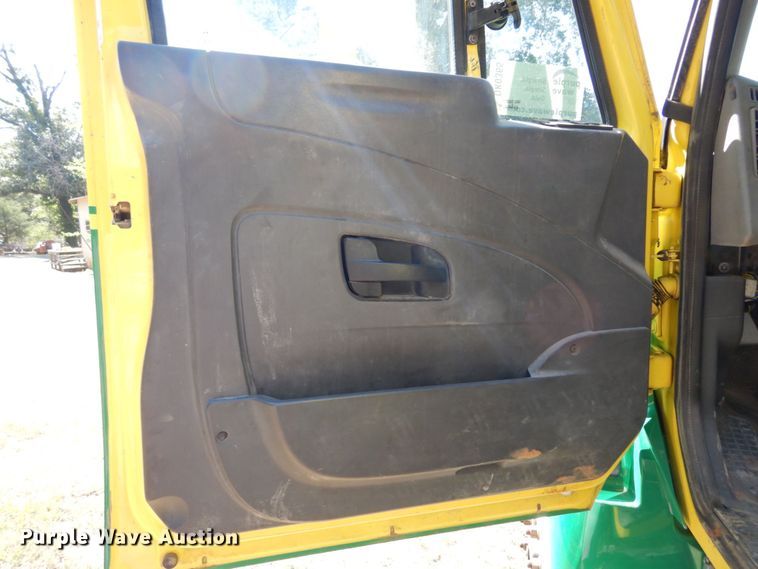 image for item DK0365 2012 International DuraStar 4300  truck cab and chassis