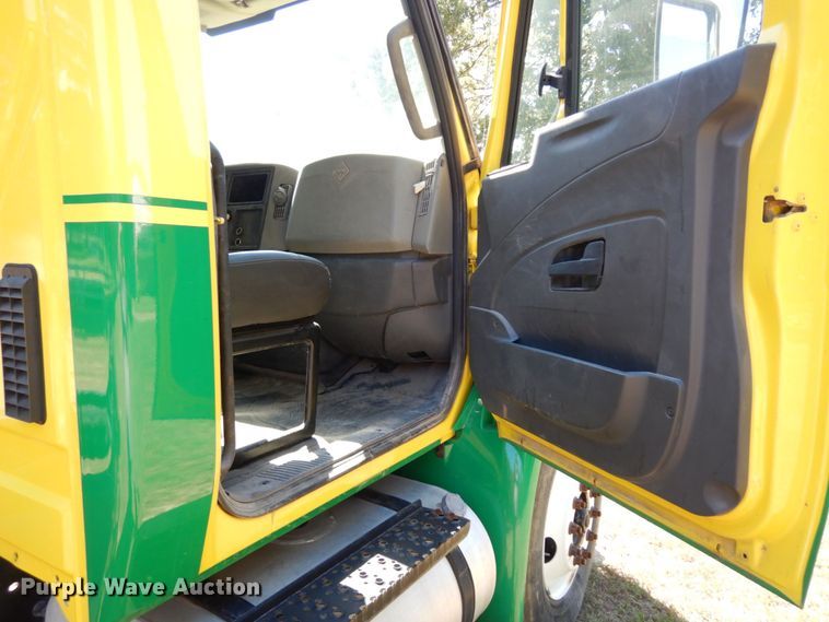 image for item DK0365 2012 International DuraStar 4300  truck cab and chassis