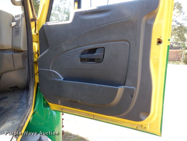 image for item DK0365 2012 International DuraStar 4300  truck cab and chassis