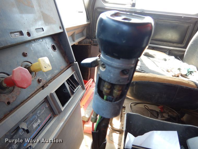 image for item DK0382 1996 Mack CH613  dump truck