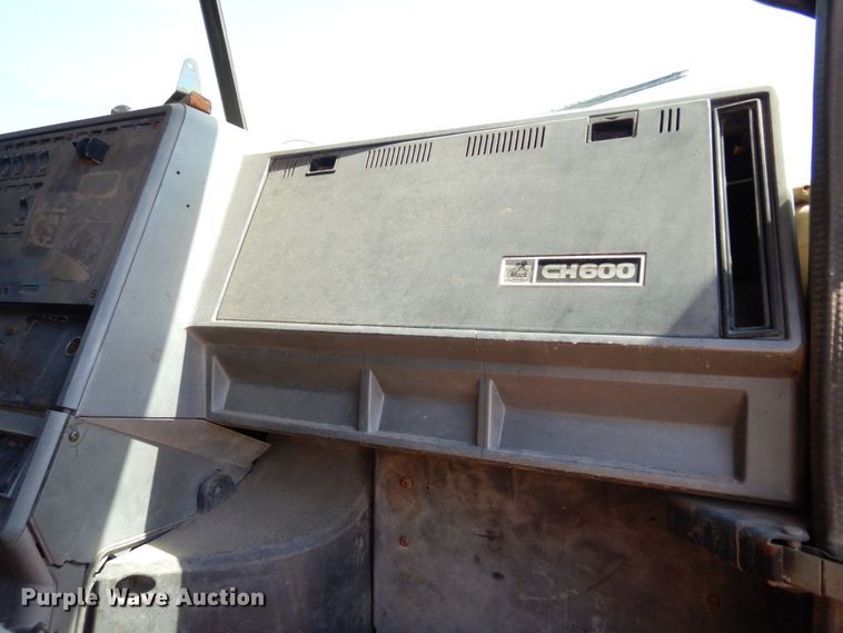 image for item DK0382 1996 Mack CH613  dump truck