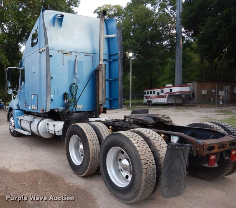 image for item DK0388 2006 Freightliner Columbia  semi truck