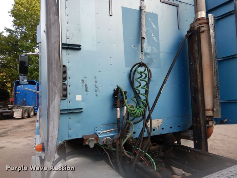 image for item DK0388 2006 Freightliner Columbia  semi truck