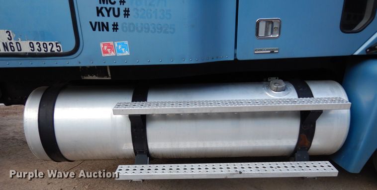 image for item DK0388 2006 Freightliner Columbia  semi truck