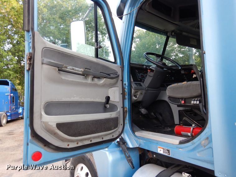 image for item DK0388 2006 Freightliner Columbia  semi truck