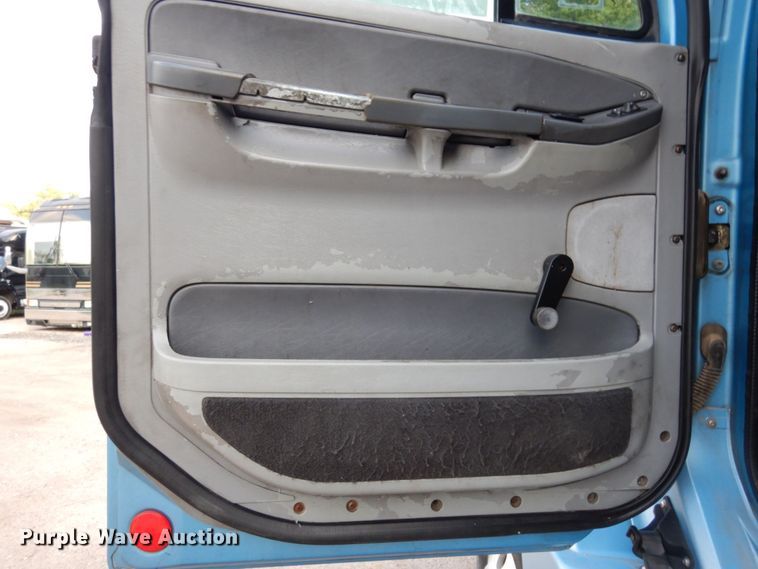 image for item DK0388 2006 Freightliner Columbia  semi truck